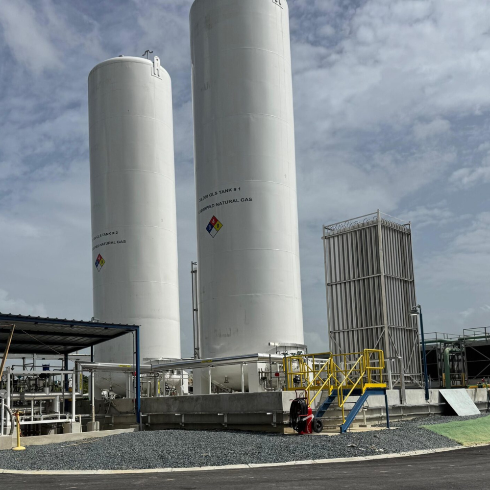 Liquefied natural gas terminal with storage and pipelines